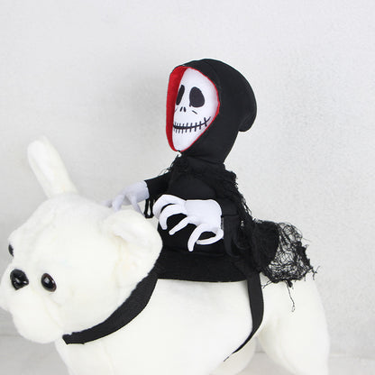 Mascotas de Halloween en divertidas capas de peluche